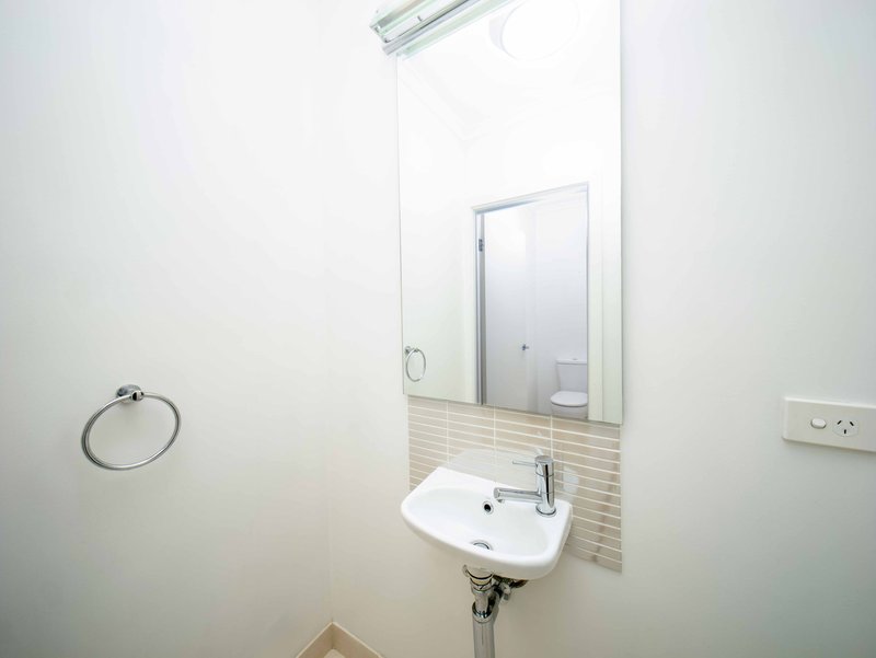 Photo - 19 Valley Park Boulevard, Westmeadows VIC 3049 - Image 10