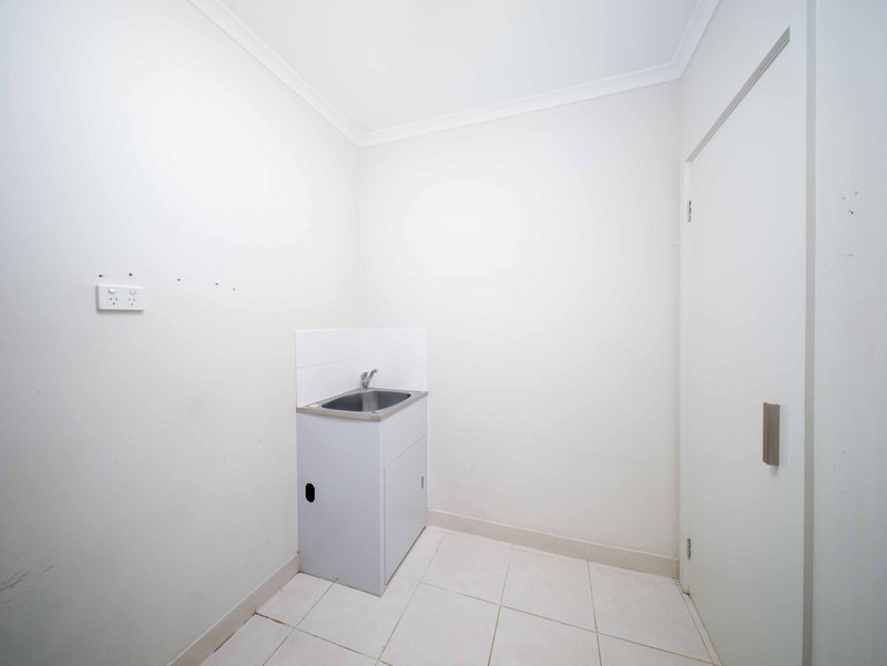 Photo - 19 Valley Park Boulevard, Westmeadows VIC 3049 - Image 11