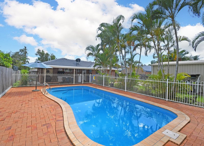 Photo - 19 Vanda Street, Urangan QLD 4655 - Image 2