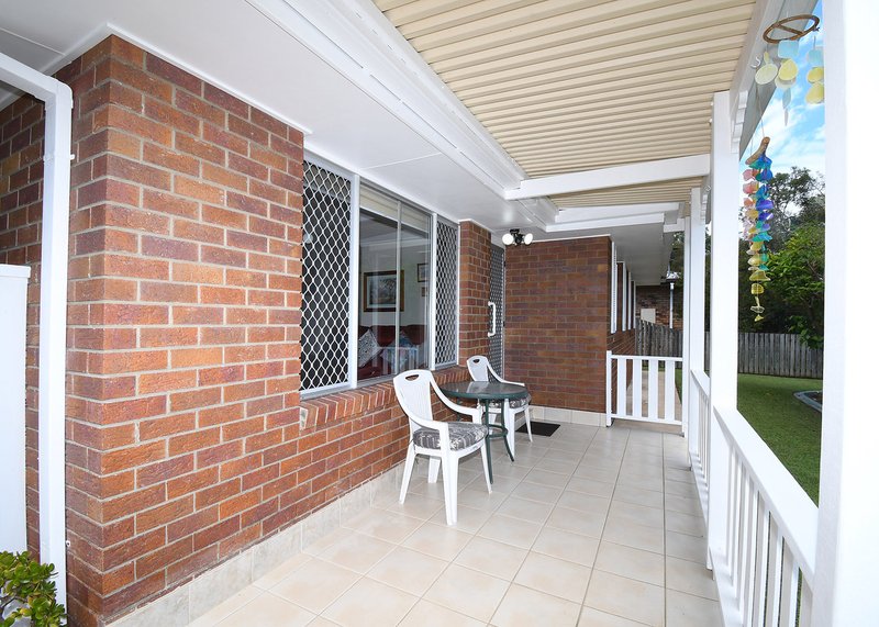 Photo - 19 Vanda Street, Urangan QLD 4655 - Image 3