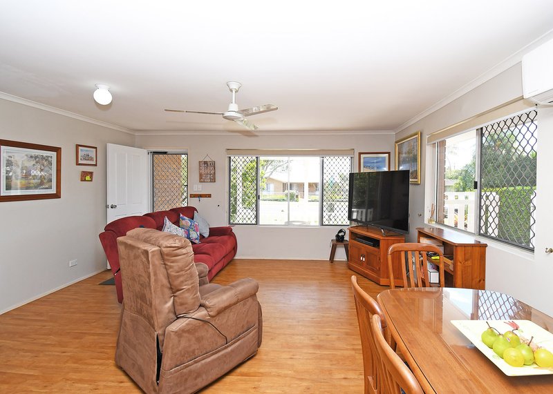 Photo - 19 Vanda Street, Urangan QLD 4655 - Image 7