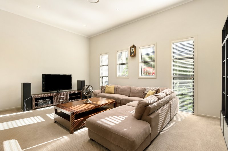 Photo - 19 Verbena Crescent, Brookwater QLD 4300 - Image 12