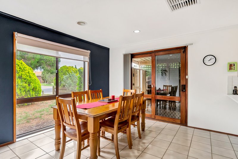 Photo - 19 Vernon Court, Hoppers Crossing VIC 3029 - Image 5