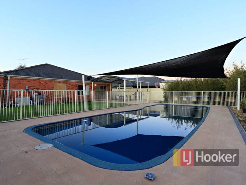 Photo - 19 Viola Avenue, Pakenham VIC 3810 - Image 3