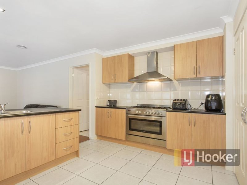 Photo - 19 Viola Avenue, Pakenham VIC 3810 - Image 5