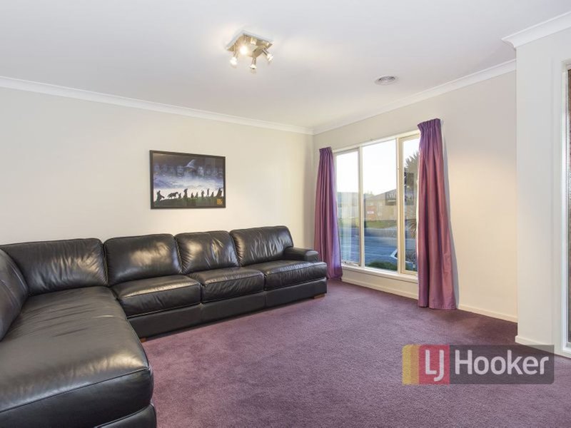 Photo - 19 Viola Avenue, Pakenham VIC 3810 - Image 6