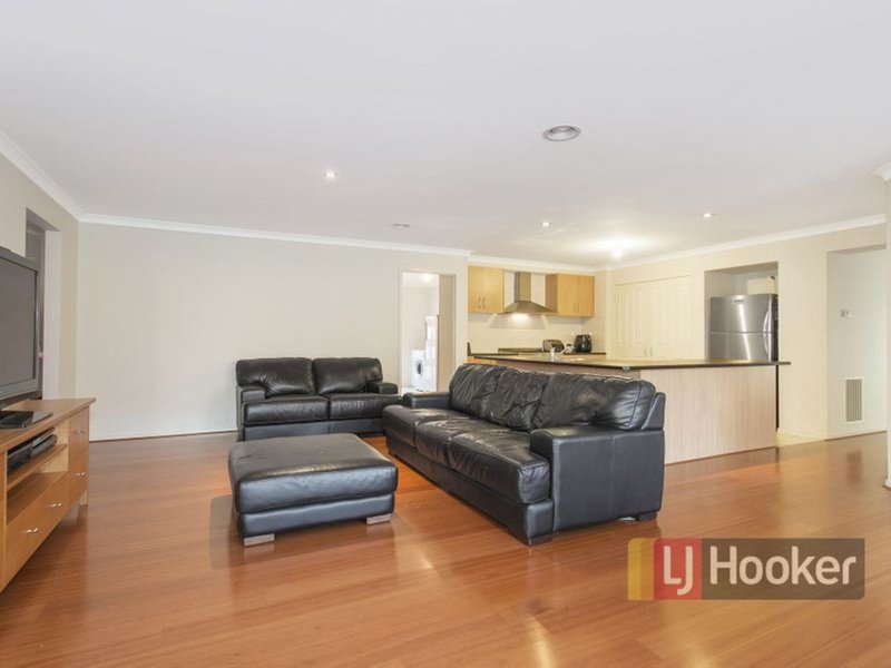 Photo - 19 Viola Avenue, Pakenham VIC 3810 - Image 9