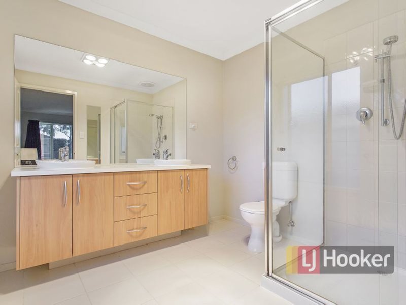 Photo - 19 Viola Avenue, Pakenham VIC 3810 - Image 11