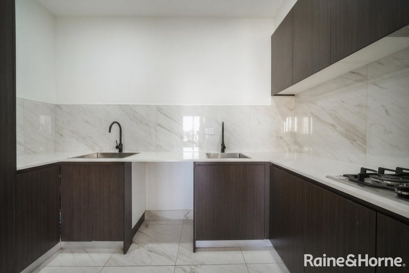Photo - 19 Violenta Way, Rosemeadow NSW 2560 - Image 8