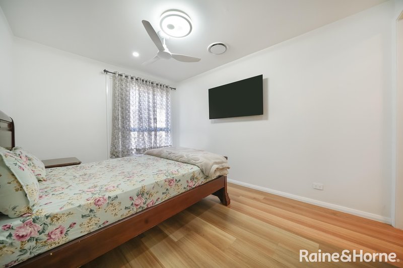 Photo - 19 Violenta Way, Rosemeadow NSW 2560 - Image 9