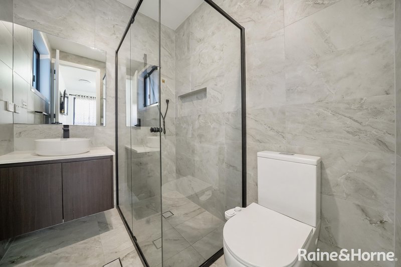 Photo - 19 Violenta Way, Rosemeadow NSW 2560 - Image 10