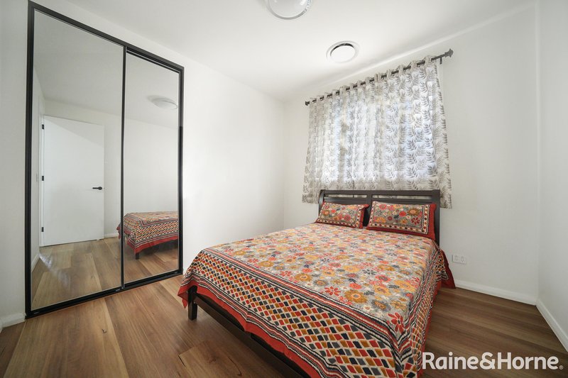 Photo - 19 Violenta Way, Rosemeadow NSW 2560 - Image 11