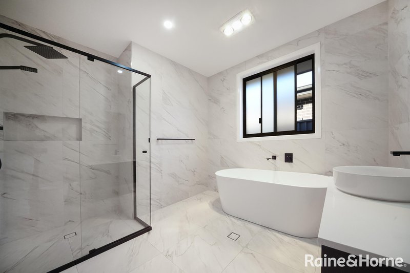 Photo - 19 Violenta Way, Rosemeadow NSW 2560 - Image 12