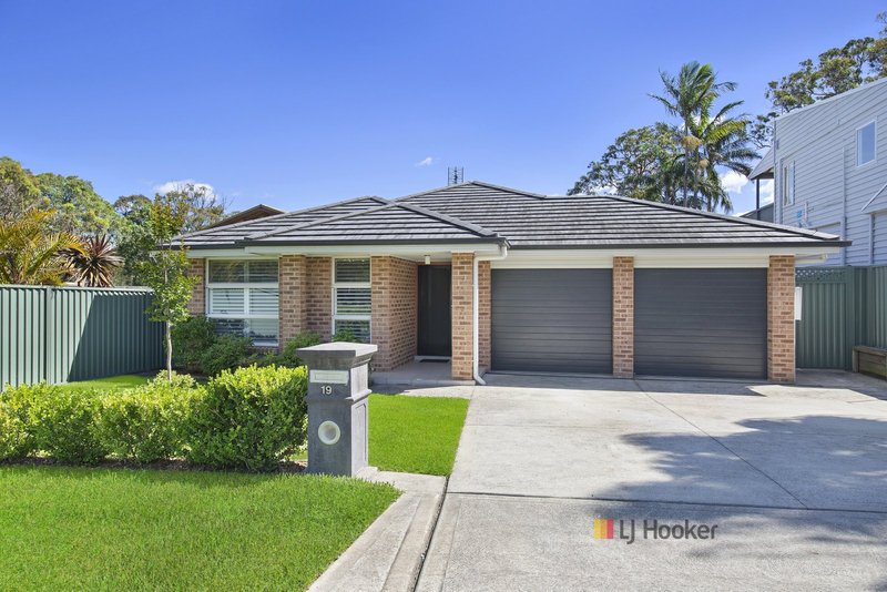 Photo - 19 Wadalba Avenue, Lake Haven NSW 2263 - Image 3