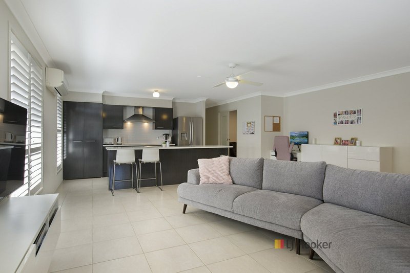 Photo - 19 Wadalba Avenue, Lake Haven NSW 2263 - Image 4