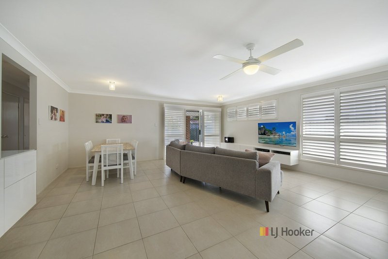 Photo - 19 Wadalba Avenue, Lake Haven NSW 2263 - Image 7