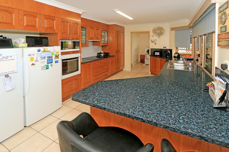 Photo - 19 Warner Avenue, Norman Gardens QLD 4701 - Image 5