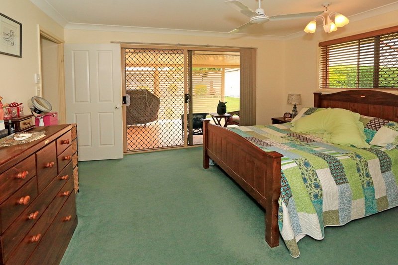 Photo - 19 Warner Avenue, Norman Gardens QLD 4701 - Image 7