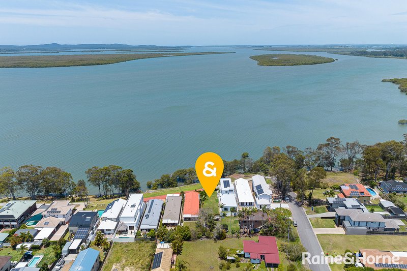 Photo - 19 Waterfront Easement , Redland Bay QLD 4165 - Image 2