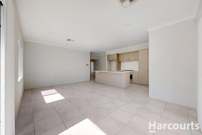 Photo - 19 Waterhouse Street, Brabham WA 6055 - Image 6