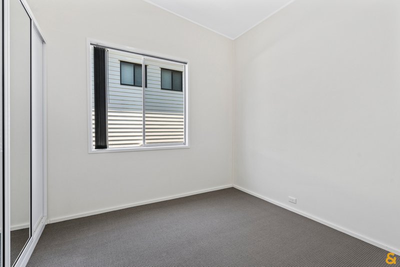 Photo - 19 Waterloo Esplanade, Wynnum QLD 4178 - Image 11