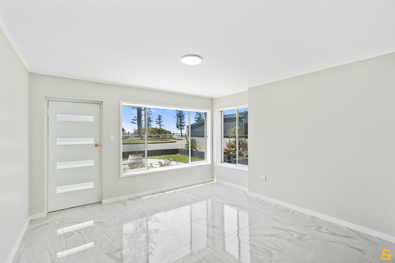 Photo - 19 Waterloo Esplanade, Wynnum QLD 4178 - Image 16