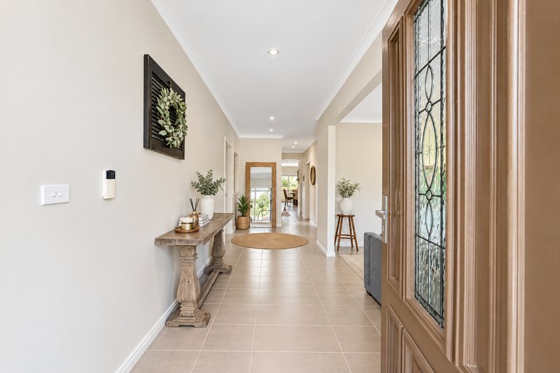 Photo - 19 Waterside Drive, Burnside Heights VIC 3023 - Image 3
