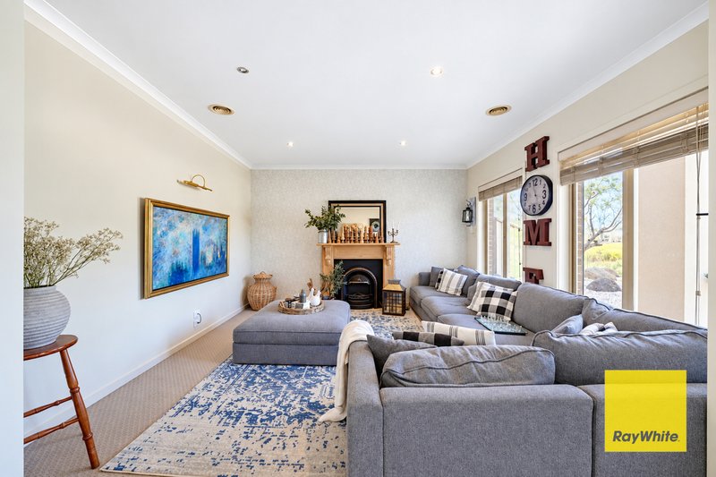 Photo - 19 Waterside Drive, Burnside Heights VIC 3023 - Image 4