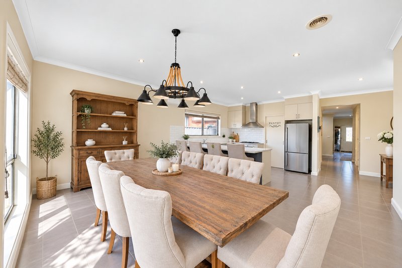 Photo - 19 Waterside Drive, Burnside Heights VIC 3023 - Image 8