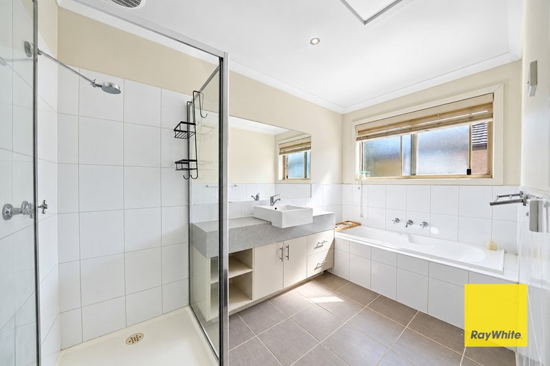 Photo - 19 Waterside Drive, Burnside Heights VIC 3023 - Image 13