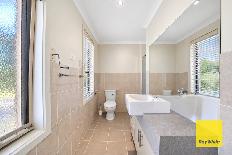 Photo - 19 Waterside Drive, Burnside Heights VIC 3023 - Image 14