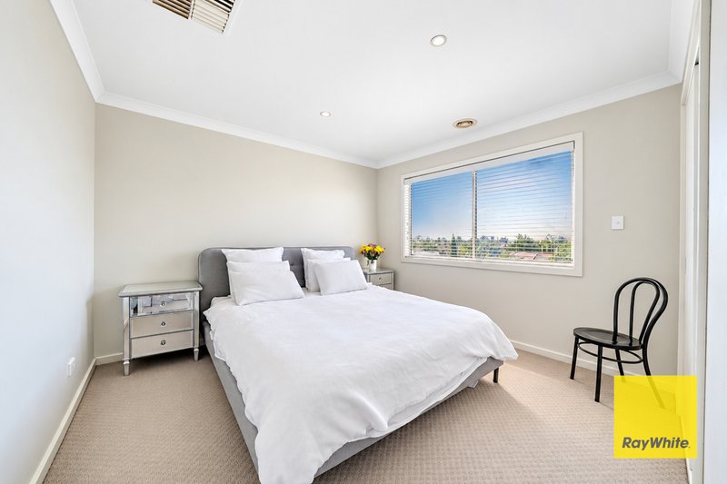 Photo - 19 Waterside Drive, Burnside Heights VIC 3023 - Image 15