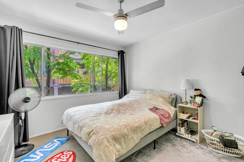 Photo - 19 Waverley Road, Taringa QLD 4068 - Image 6