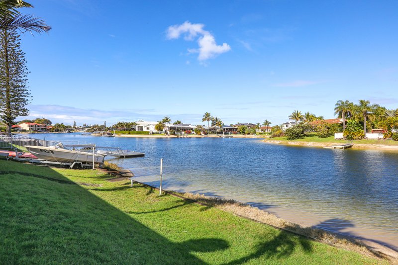 Photo - 19 Weatherly Avenue, Mermaid Waters QLD 4218 - Image 2