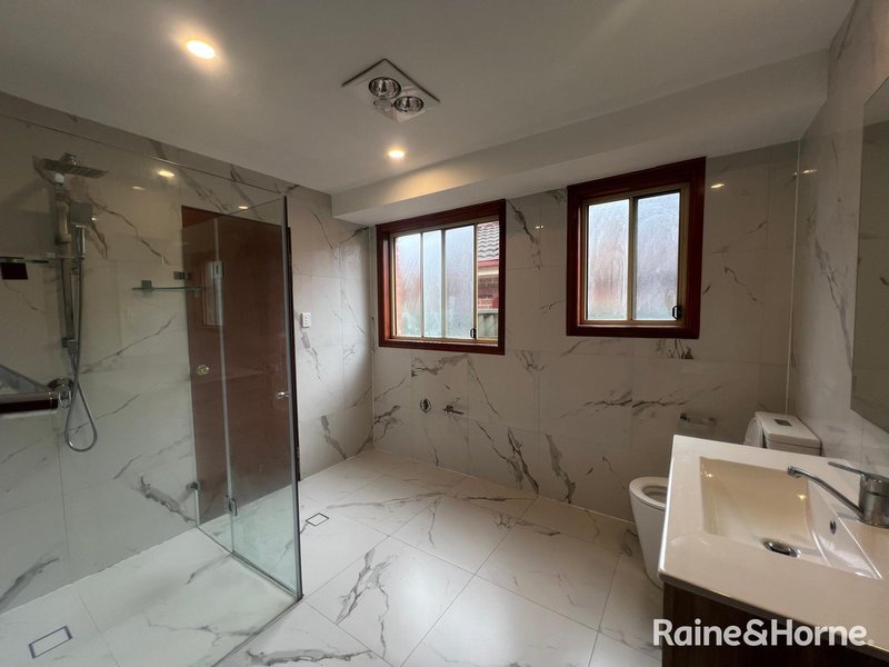 Photo - 19 Webb Place, Minto NSW 2566 - Image 6