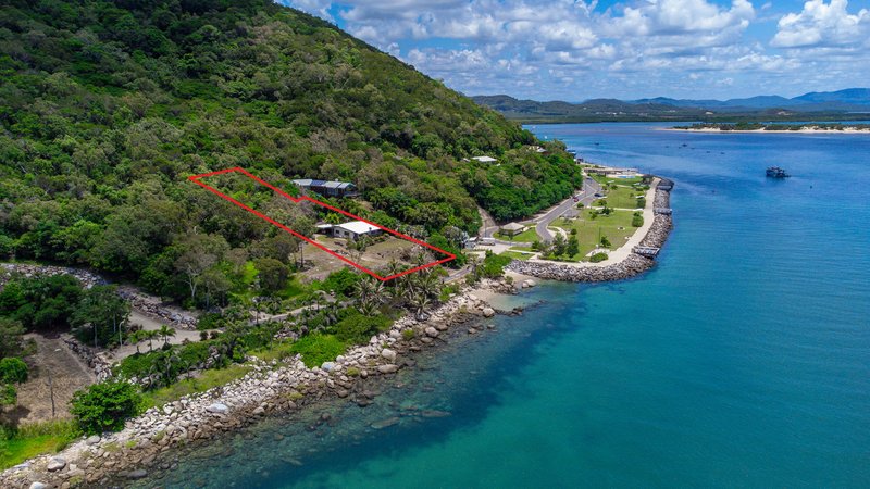 19 Webber Esplanade, Cooktown QLD 4895