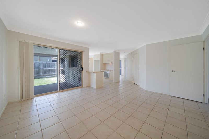 Photo - 19 Webcke Avenue, Crestmead QLD 4132 - Image 4