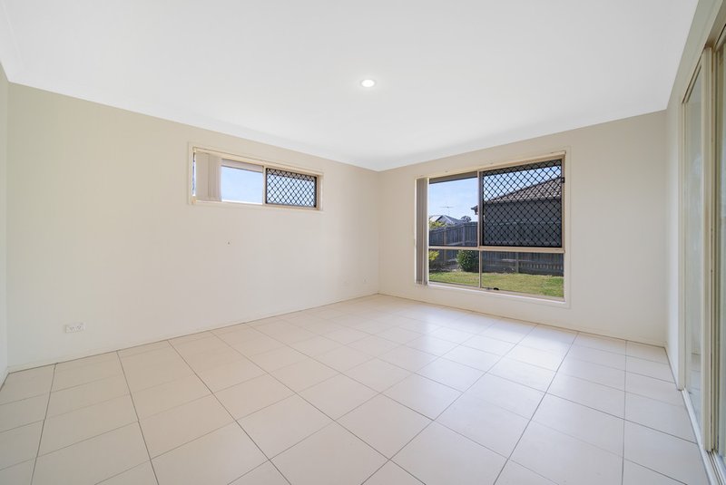 Photo - 19 Webcke Avenue, Crestmead QLD 4132 - Image 8