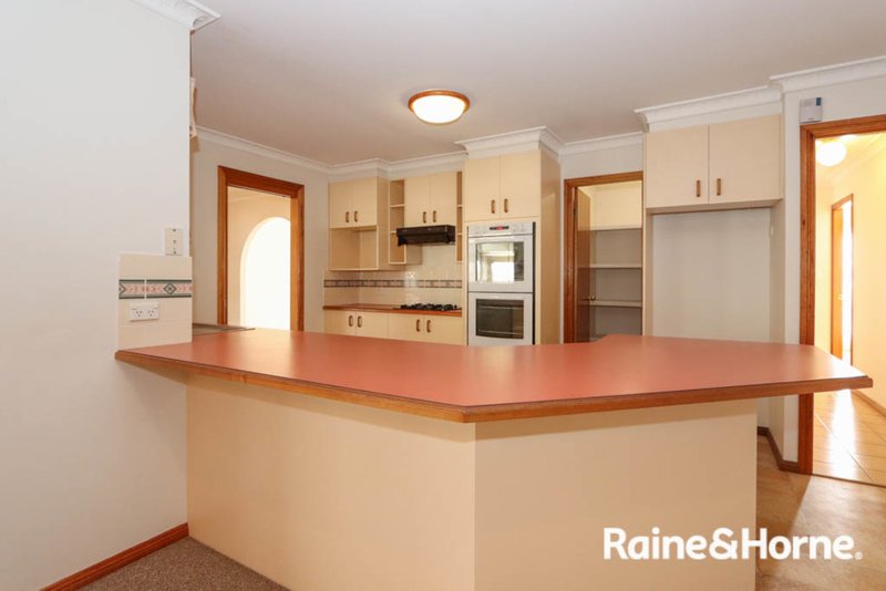 Photo - 19 Wentworth Drive, Kelso NSW 2795 - Image 2