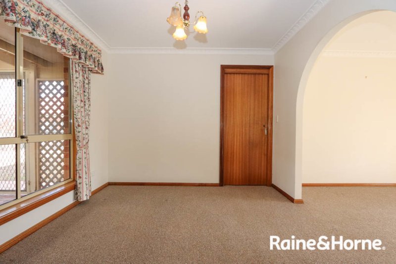 Photo - 19 Wentworth Drive, Kelso NSW 2795 - Image 4