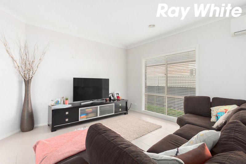 Photo - 19 Westwood Grove, Pakenham VIC 3810 - Image 6