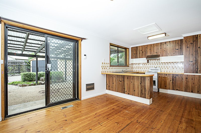 Photo - 19 Wheeler Crescent, Wanniassa ACT 2903 - Image 4