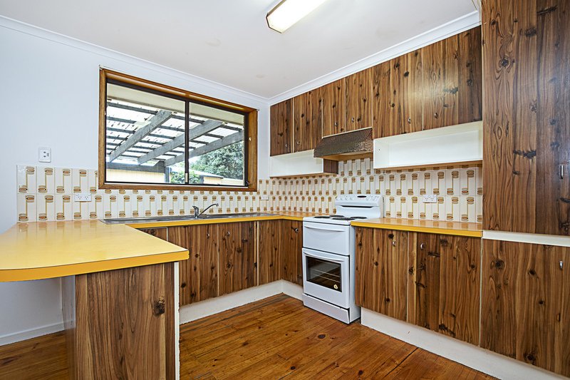 Photo - 19 Wheeler Crescent, Wanniassa ACT 2903 - Image 5