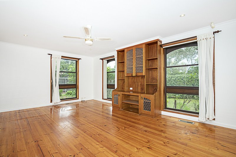 Photo - 19 Wheeler Crescent, Wanniassa ACT 2903 - Image 6