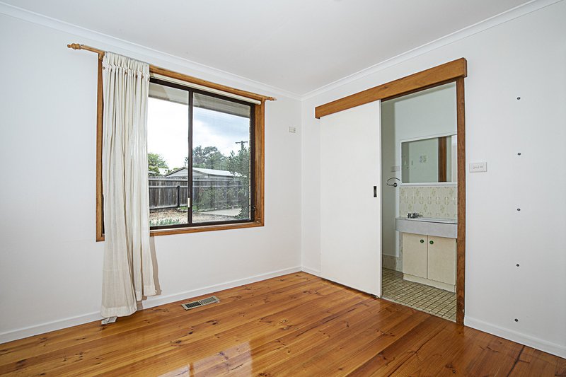Photo - 19 Wheeler Crescent, Wanniassa ACT 2903 - Image 7