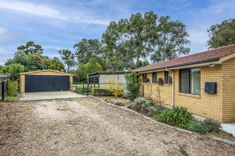 Photo - 19 Wheeler Crescent, Wanniassa ACT 2903 - Image 12