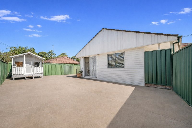 Photo - 19 William Road, Riverwood NSW 2210 - Image 10