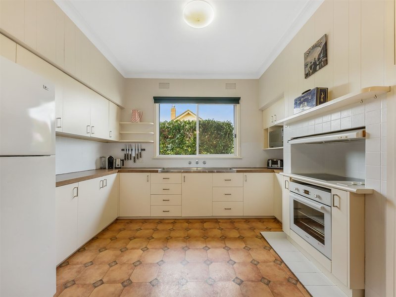 Photo - 19 Williams Road, Wangaratta VIC 3677 - Image 2