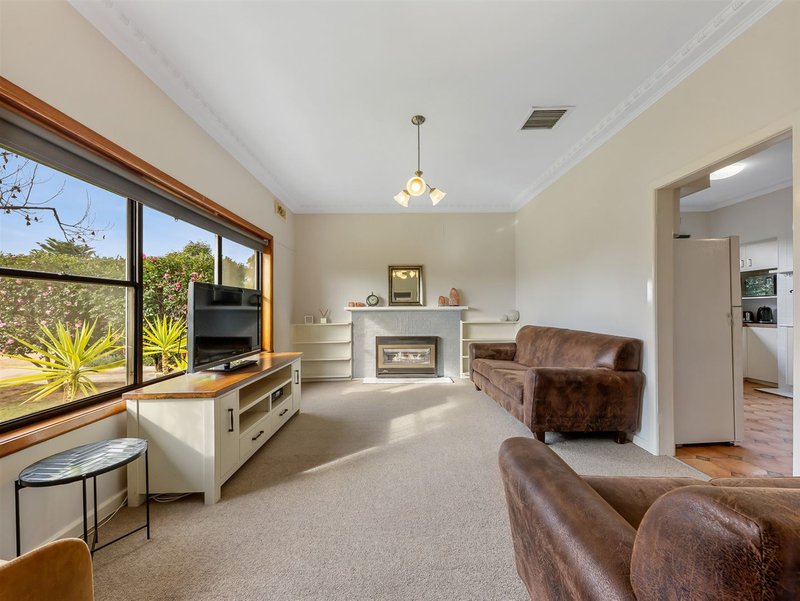 Photo - 19 Williams Road, Wangaratta VIC 3677 - Image 4