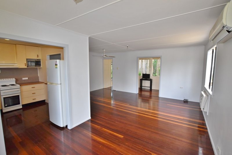 Photo - 19 Williamson Street, West Gladstone QLD 4680 - Image 4